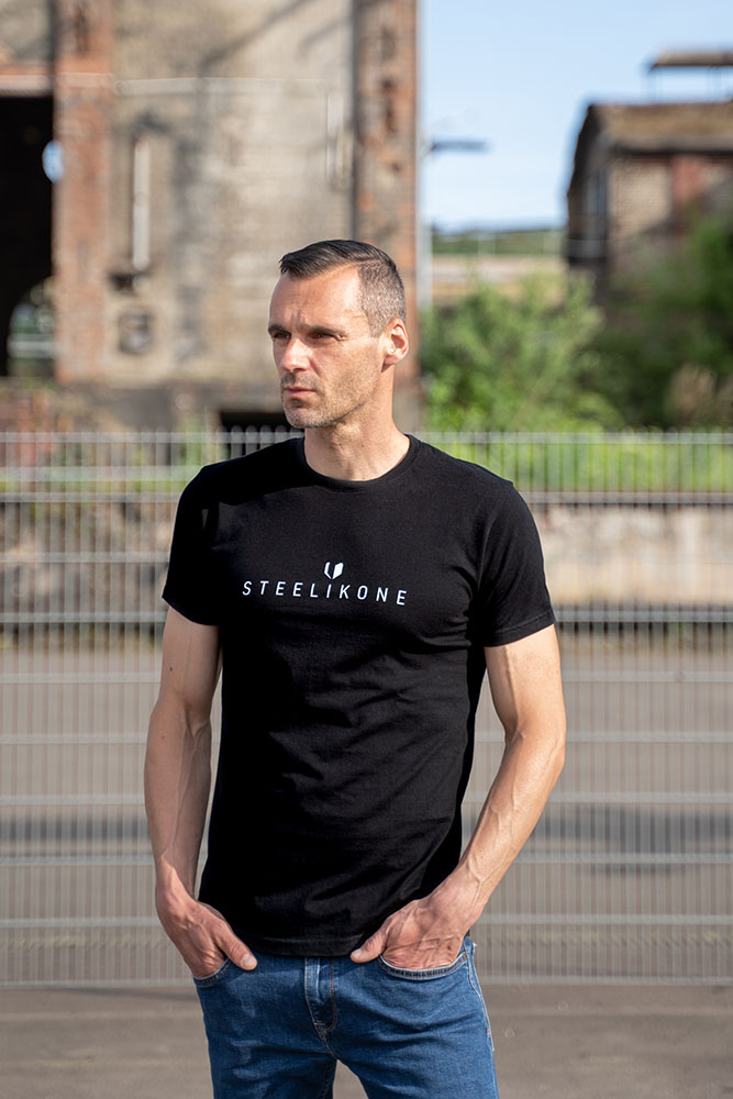 Steelikone_Brust_gross_schwarz